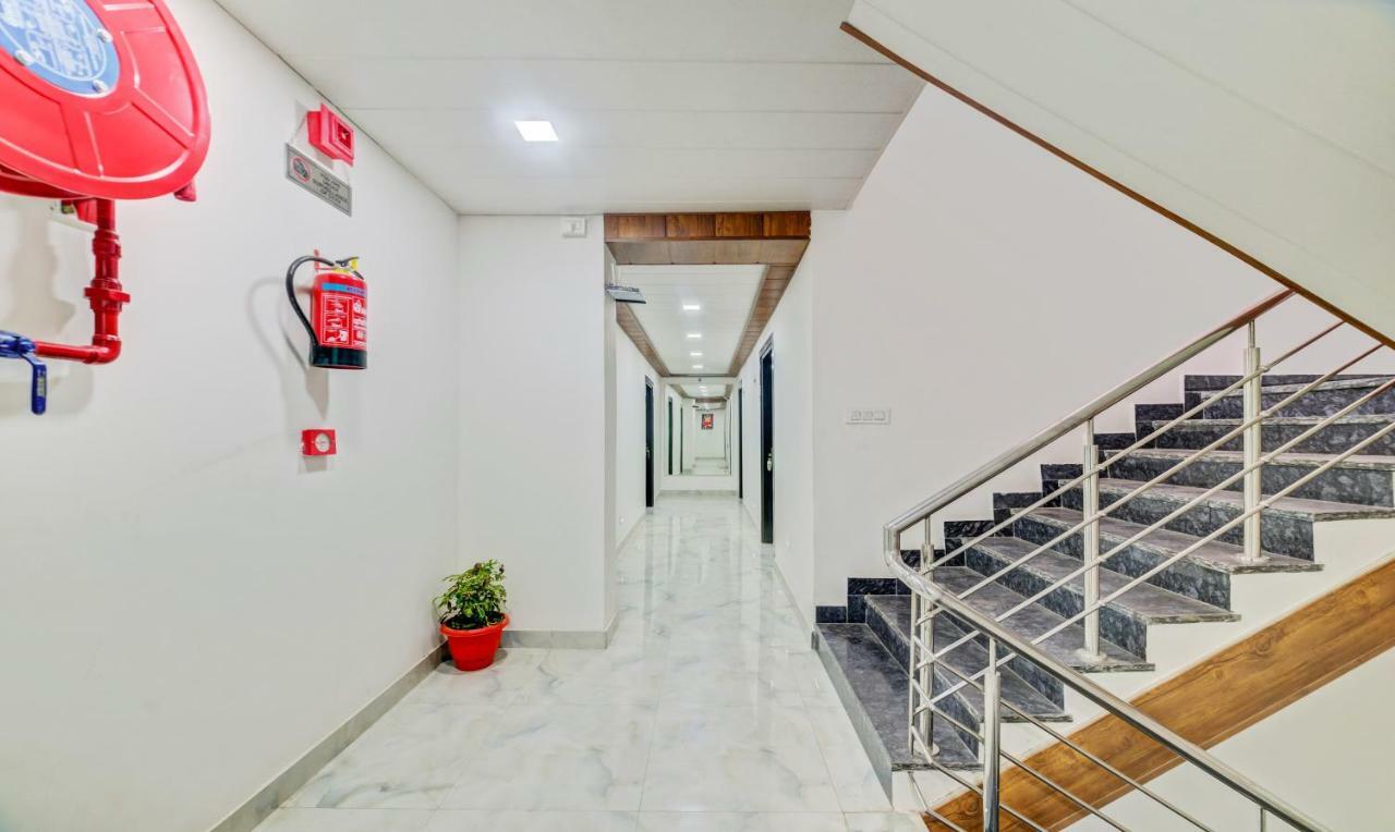 Hotel Nysha Palace Near Igi Airport New Delhi Extérieur photo